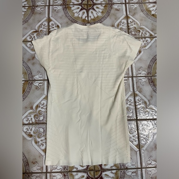 Lululemon Top Bundle 🍋 - Picture 10 of 11